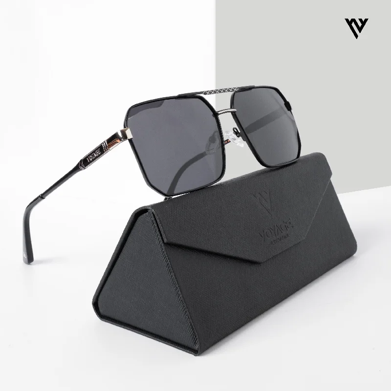 sunglasses with icy contrasts -  Wayfarer Polarized Sunglasses (Black Lens | Black & Silver Frame - PMG5301)